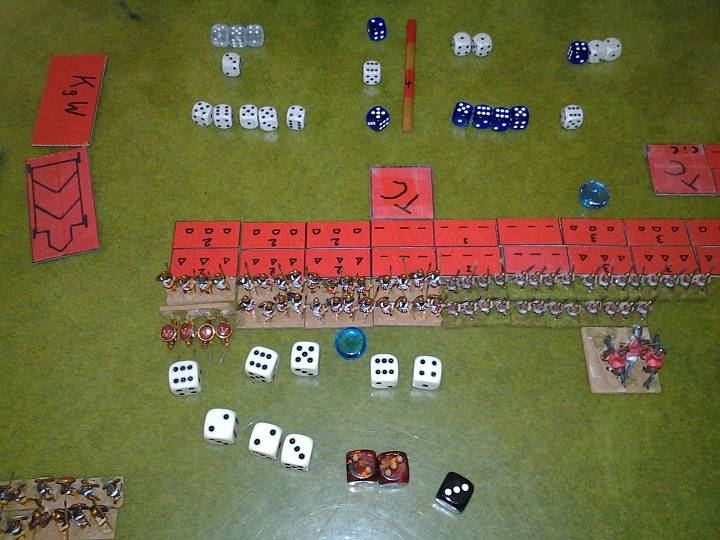 2012-11-16 19.25.33.jpg - Ups.12 Treffer der Perser! Da fallen die linken Hopliten und verlieren eine Base.